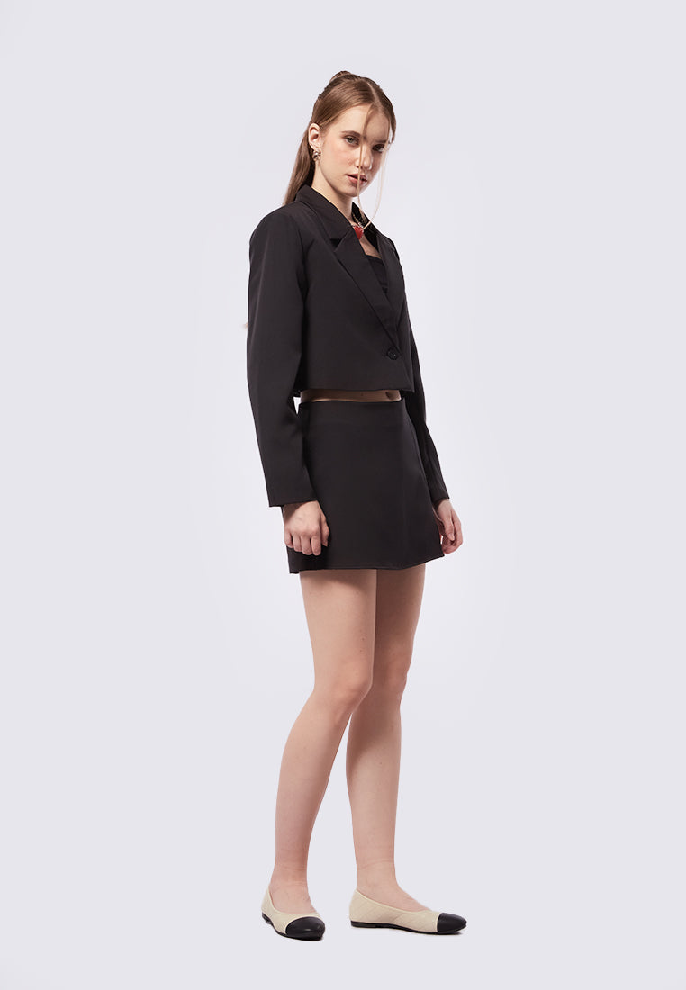 Two-Tone Modern Flats — Sleek Everyday Footwear
