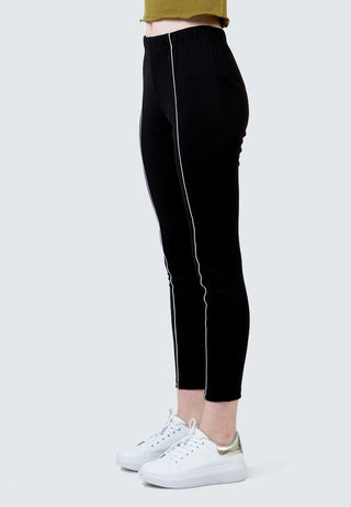 Black legging with piping Details